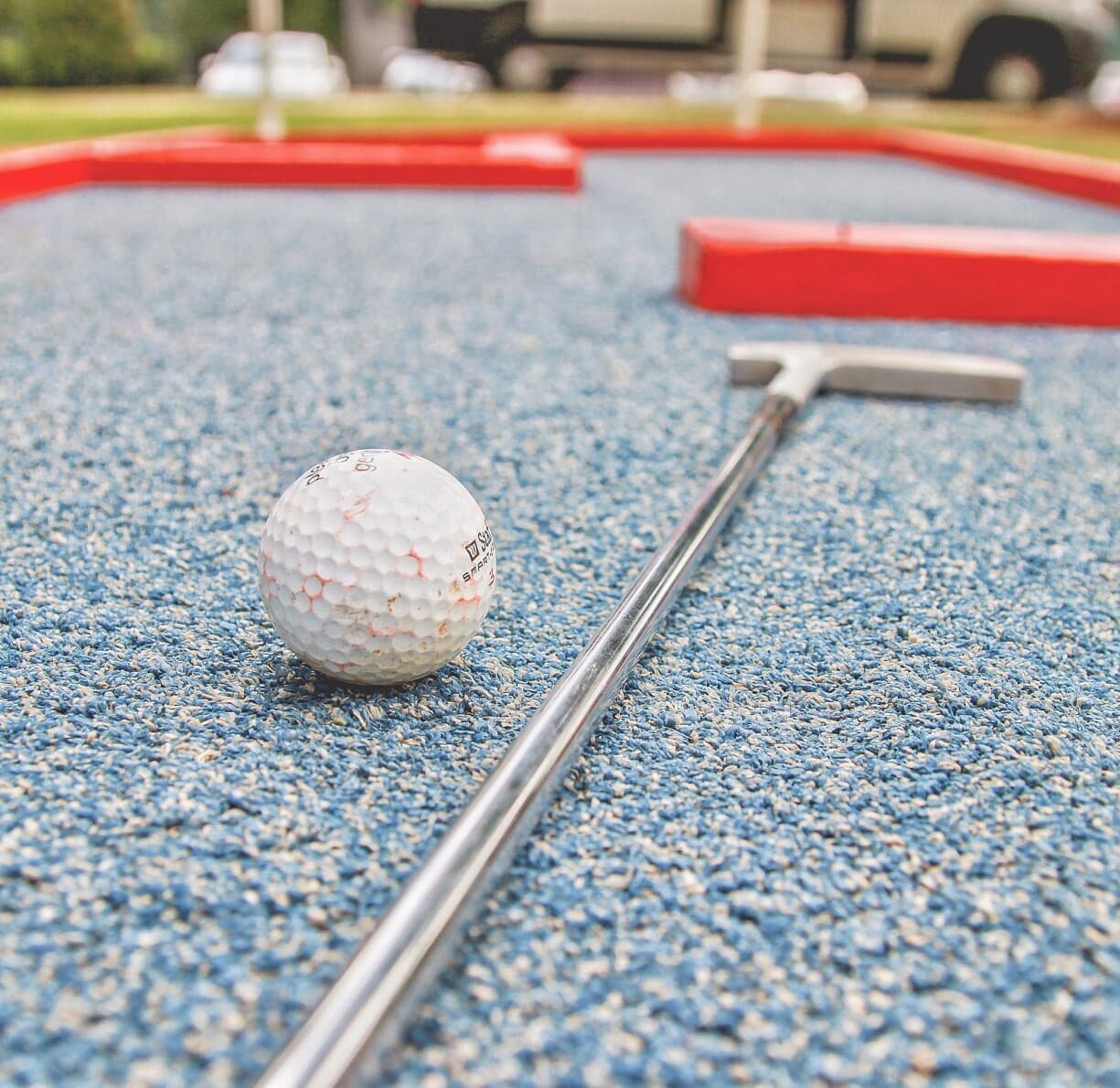 Mini-golf tour
